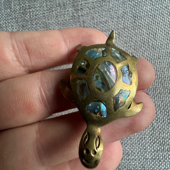 Vintage abalone turtle brooch - Picture 1 of 12